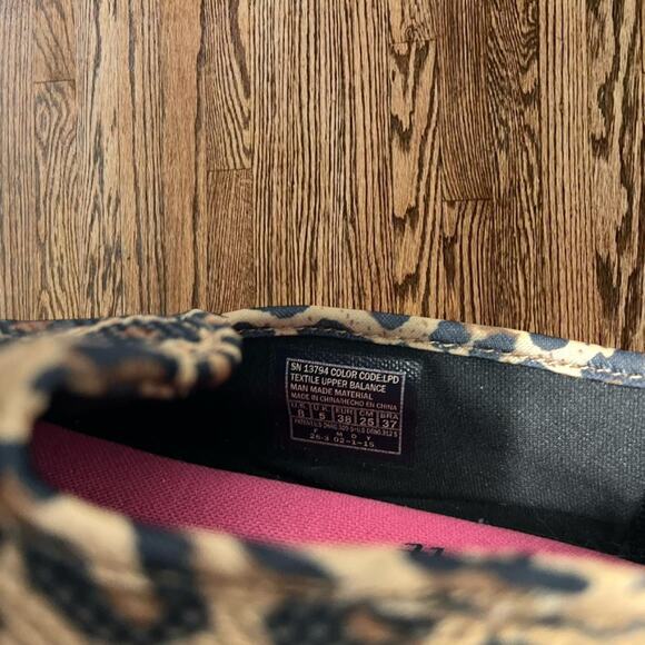 Leopard slip on sketchers shoes - Picture 3 of 3